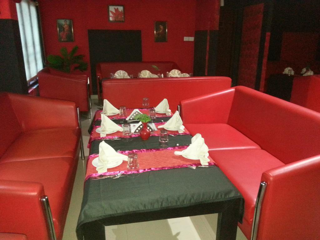 Aquarock Hotel Kazhakuttam Zewnętrze zdjęcie